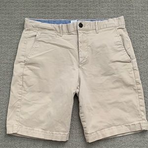 Men’s Khaki Gap Flat front Shorts 10”